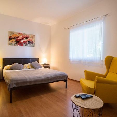 Apartments Zambarlin Komiža Eksteriør bilde