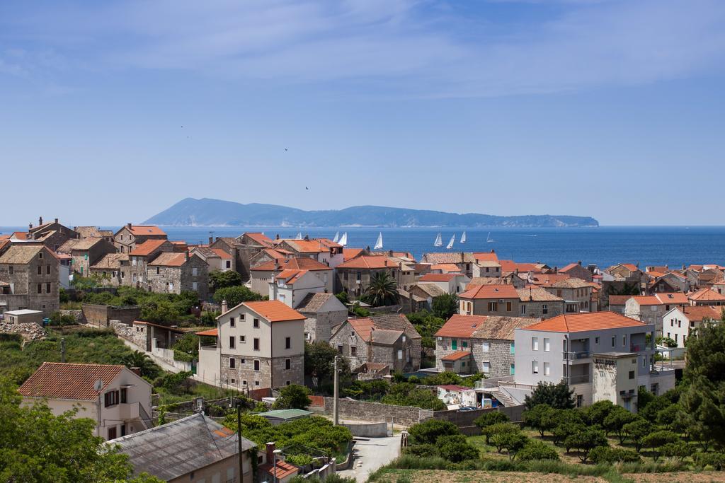 Apartments Zambarlin Komiža Eksteriør bilde