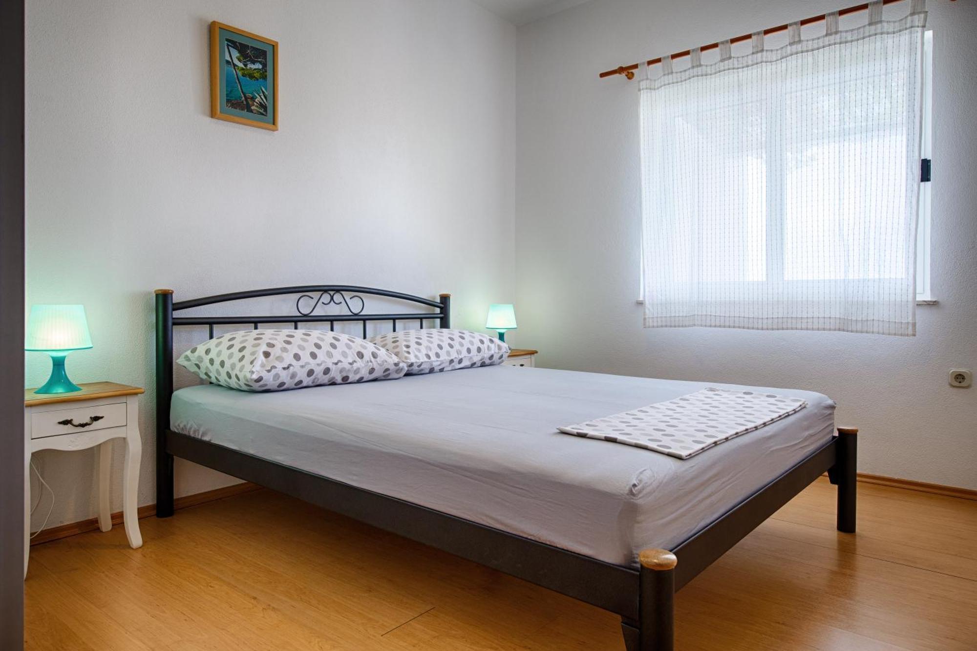 Apartments Zambarlin Komiža Eksteriør bilde