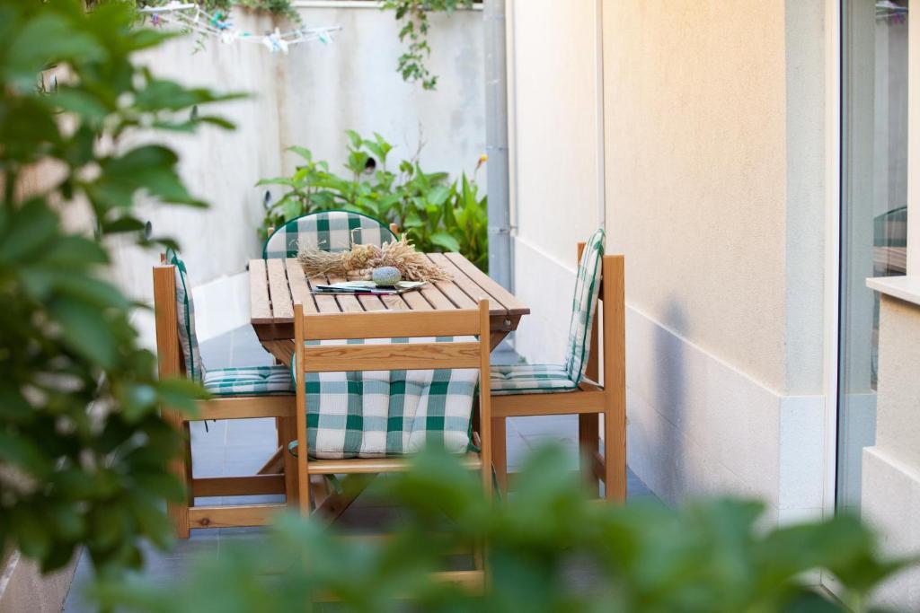 Apartments Zambarlin Komiža Eksteriør bilde