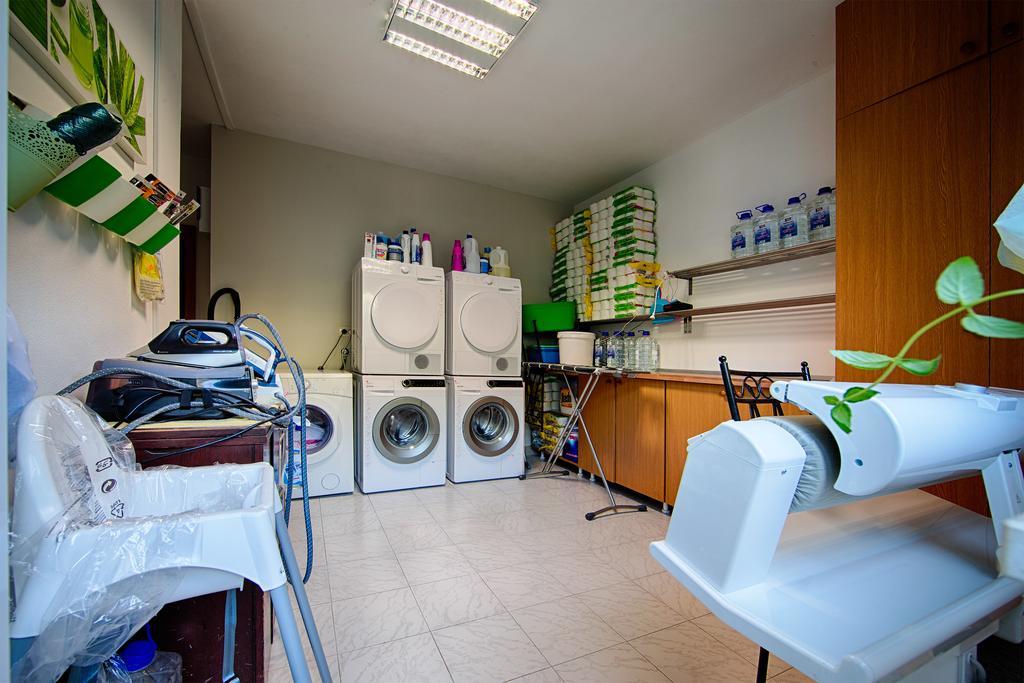 Apartments Zambarlin Komiža Rom bilde