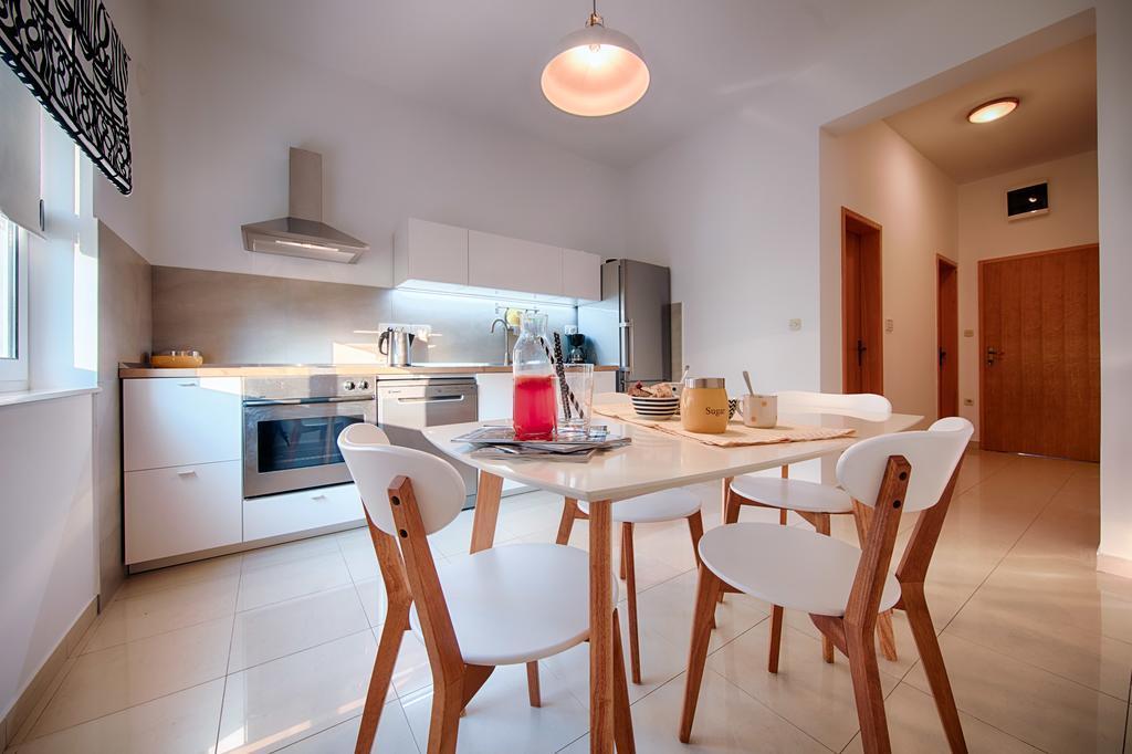 Apartments Zambarlin Komiža Eksteriør bilde