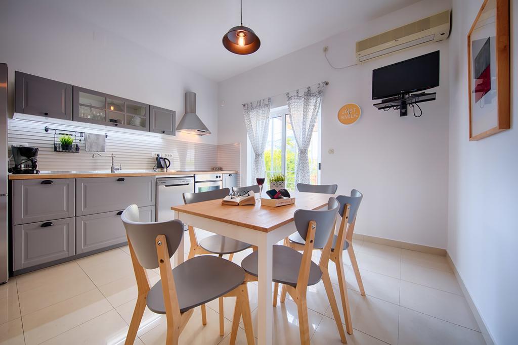 Apartments Zambarlin Komiža Eksteriør bilde