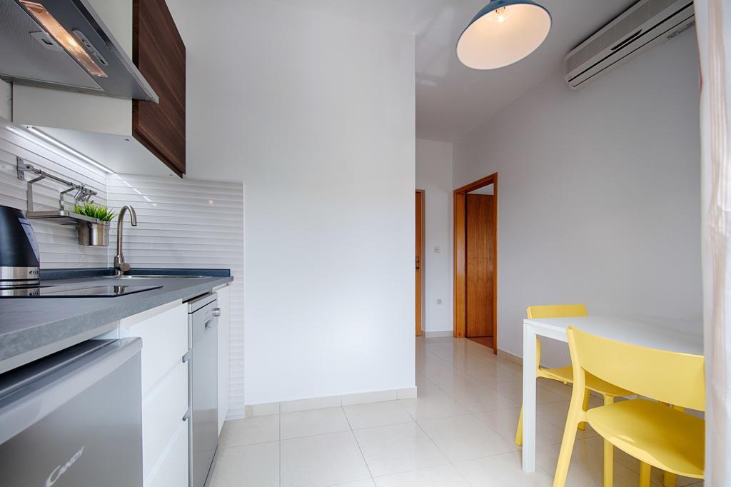 Apartments Zambarlin Komiža Eksteriør bilde