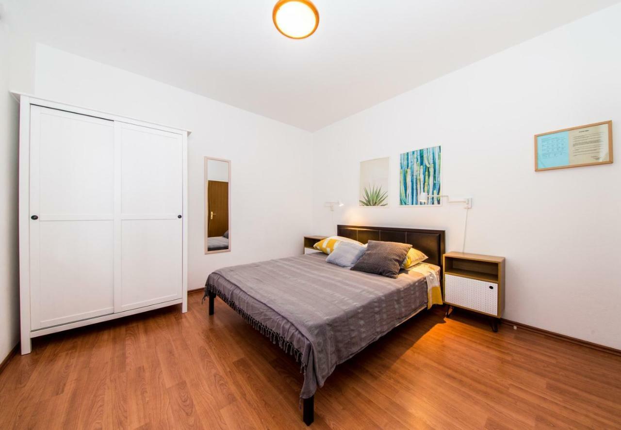 Apartments Zambarlin Komiža Eksteriør bilde