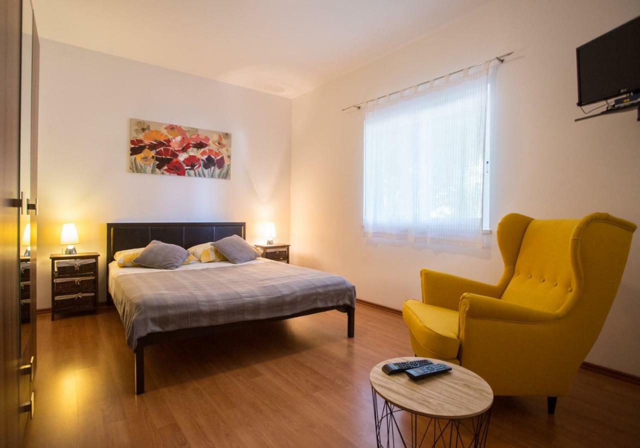 Apartments Zambarlin Komiža Eksteriør bilde