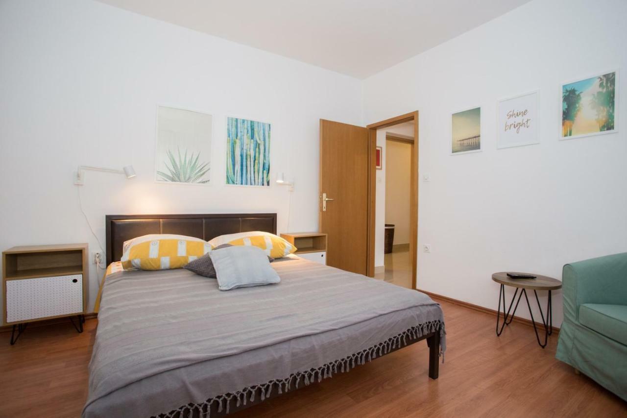 Apartments Zambarlin Komiža Eksteriør bilde