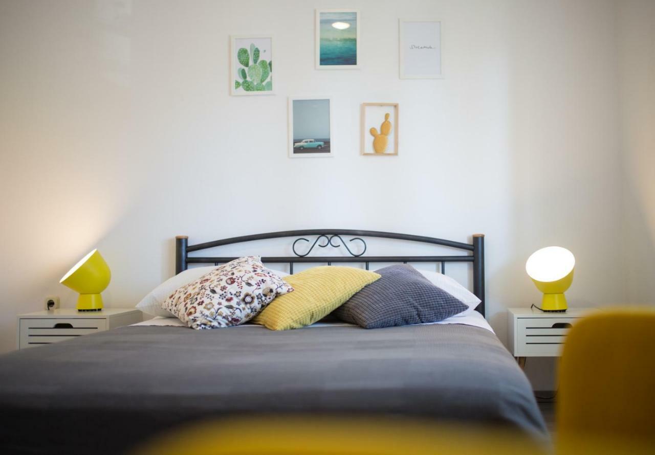 Apartments Zambarlin Komiža Eksteriør bilde